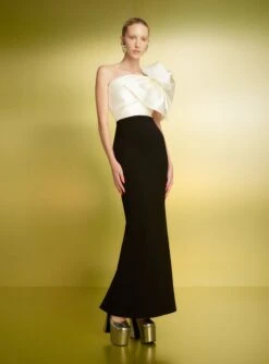 The Iyana Maxi Dress In Cream And Black -Paramount Dresses Store 221020 SolaceLondon PF23 08 018 R1