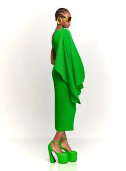 The Lenna Midi Dress In Bright Green 6 The Lenna Midi Dress In Bright Green -Paramount Dresses Store 230309 SolaceLondon RS23 40 053 R1