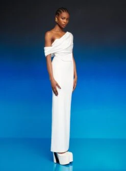 The Kara Dress In Cream -Paramount Dresses Store 230309 SolaceLondon RS23 55 061 R1 9a4bacbb dd5b 4b15 a20a 158a8f060b4e