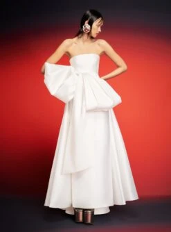 The Luciana Skirt In Cream -Paramount Dresses Store 230309 SolaceLondon RS23 63 020 R1